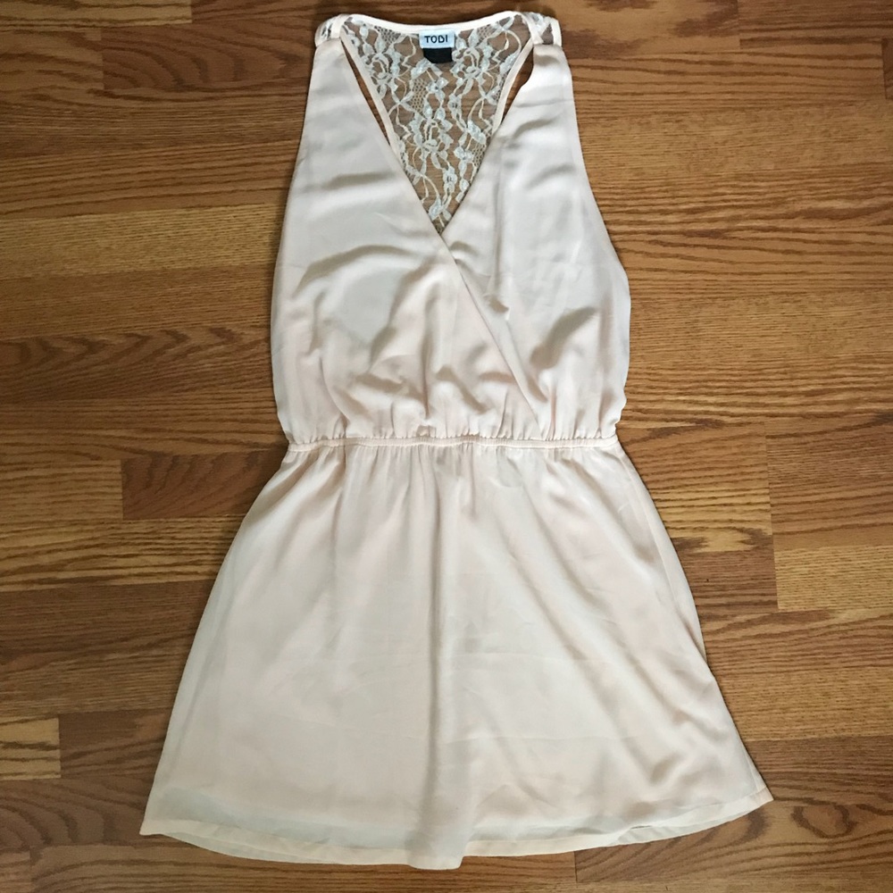 Tobi Lace Back Flowy Blush Dress